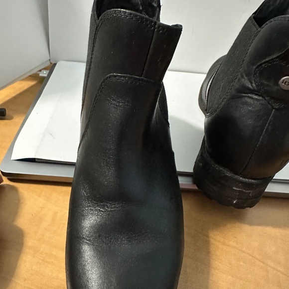 UGG Black Leather Booties – Size 8 - Picture 8 of 10